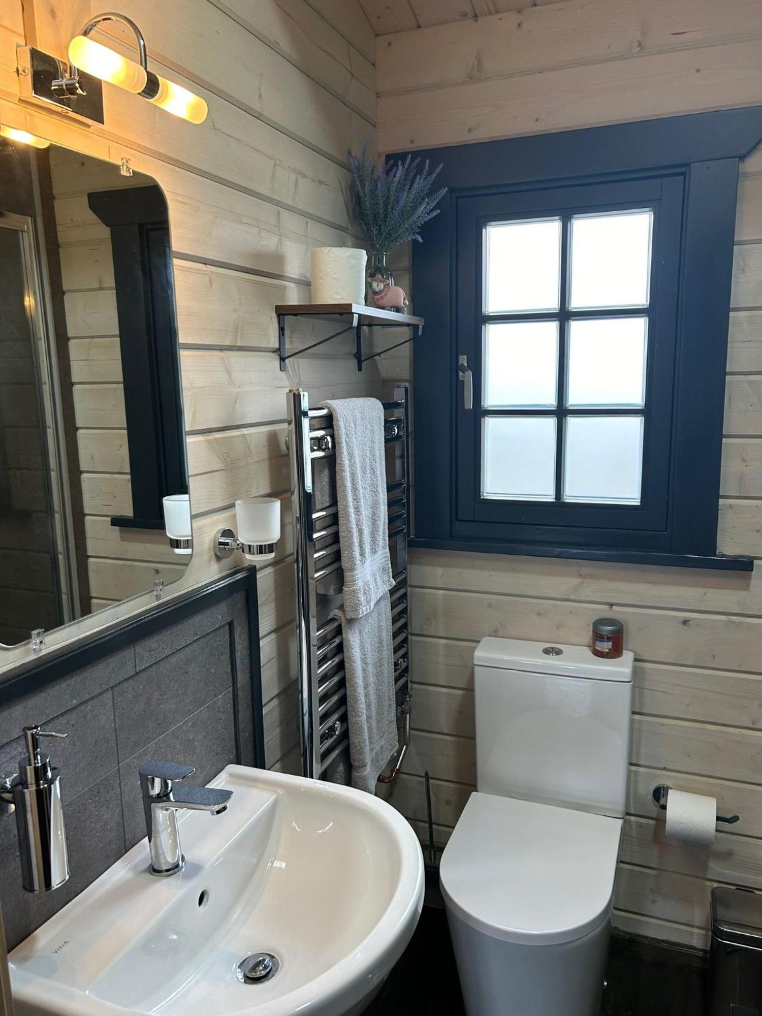 Little Rock Retreat Log Cabin With Hot Tub Castletown Gheoghegan Exterior foto